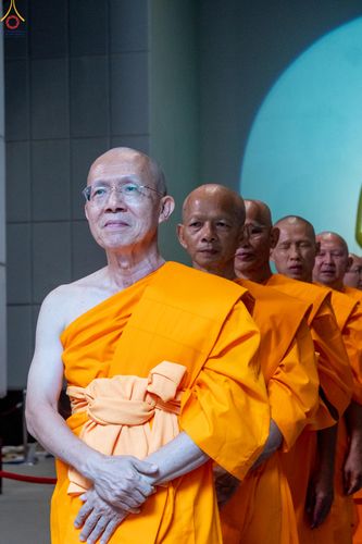 ภาพ No.330804:วันวิสาขบูชา อาทิตย์ที่ 31 พฤษภาคม พ.ศ.2569 พิธีบรรพชาสามเณรอุบาสก 11 ท่าน , พิธีถวายบาตรผ้าไตร และจตุปัจจัยไทยธรรม แด่สามเณร , พิธีอุปสมบทอุทิศชีวิต , พิธีกล่าวคำกัปปิยภัณฑ์  ณ อุโบสถพระไตรปิฎก วัดพระธรรมกาย จังหวัดปทุมธานี
