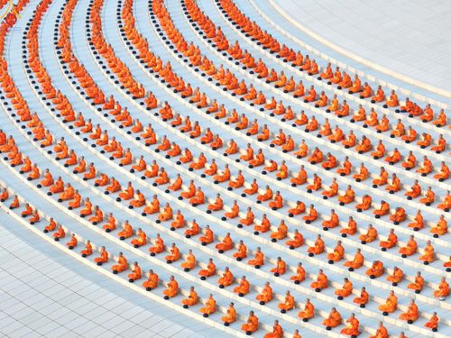 ภาพ No.279747:วันที่ 1 มกราคม พ.ศ.2569 พิธีตักบาตรในวันขึ้นปีใหม่ ณ ลานธรรม วัดพระธรรมกาย