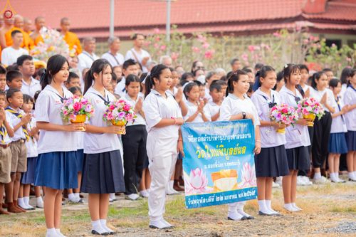 ภาพ No.301210:วันที่ 22 มกราคม พ.ศ. 2569 พิธีทอดผ้าป่าทำนุบำรุงศาสนสถาน ณ วัดใหม่พิบูลย์ผล อ.สองพี่น้อง จ.สุพรรณบุรี ในโครงการธรรมยาตรา กตัญญูบูชา มหาปูชนียาจารย์ พระมงคลเทพมุนี(สด จนฺทสโร) พระผู้ปราบมาร อนุสรณ์สถาน 7 แห่ง ปีที่ 14