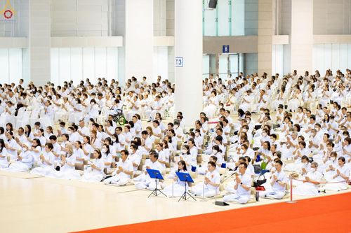 ภาพ No.227993:วันอาทิตย์ที่ 1 มิถุนายน พ.ศ. 2568 พิธีตักบาตร , พิธีบูชาข้าวพระ ณ วัดพระธรรมกาย จ.ปทุมธานี