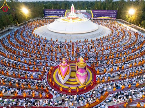 ภาพ No.107984:พิธีต้อนรับพระธรรมยาตรา ในโครงการธรรมยาตรากตัญญูบูชา มหาปูชนียาจารย์ พระมงคลเทพมุนี(สด จนฺทสโร) พระผู้ปราบมาร อนุสรณ์สถาน 7 แห่ง ปีที่ 12 วันที่ 7 มกราคม พ.ศ. 2567 ณ อนุสรณ์สถานคลองบางนางแท่น  อ.สามพราน จ.นครปฐม