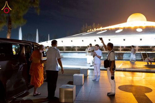 ภาพ No.266420:วันพุธที่ 5 พฤศจิกายน พ.ศ. 2568 (วันพระ ขึ้น 15 ค่ำ เดือน 12) พิธีลอยกระทงธรรม  ณ สระมหาเศรษฐีทะเลบุญ มหาวิหารพระมงคลเทพมุนี วัดพระธรรมกาย จ.ปทุมธานี