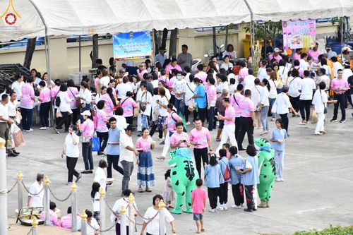 ภาพ No.150924:พิธีเจริญพระพุทธมนต์ และทำบุญตักบาตรแด่คณะสงฆ์ จำนวน 121 รูป เนื่องในโอกาสฉลองครบรอบ 120 ปี อำเภอคลองหลวง จังหวัดปทุมธานี เพื่อถวายเป็นพุทธบูชา ช่วยเหลือผู้ประสบความเดือดร้อนจากอุทกภัย และคณะสงฆ์ 323 วัด 4 จังหวัดชายแดนภาคใต้ วันเสาร์ที่ 31 สิงหาคม พ.ศ. 