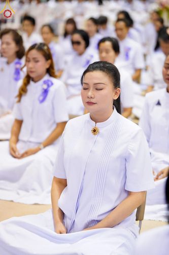 ภาพ No.167615:พิธีตักบาตรและพิธีบูชาข้าวพระ ในวันอาทิตย์ที่ 3 พฤศจิกายน พ.ศ. 2567 ณ วัดพระธรรมกาย