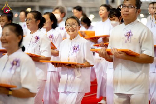 ภาพ No.134426:พิธีทอดผ้าป่าสมทบ มหาสังฆทาน 10,000 วัด ทั่วไทย วันอาทิตย์ต้นเดือนที่ 7 เมษายน พ.ศ.2567 ณ ห้องแก้วสารพัดนึก 1 สภาธรรมกายสากล  วัดพระธรรมกาย จ.ปทุมธานี