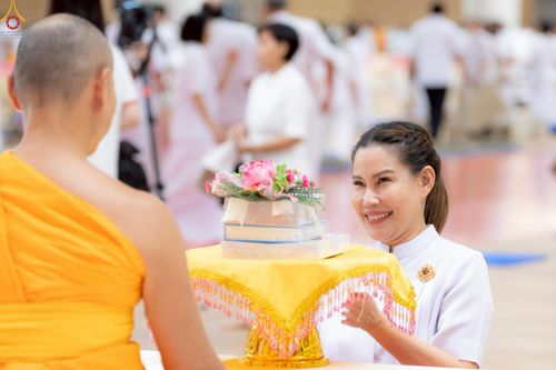 ภาพ No.225469:วันอาทิตย์ที่ 18 พฤษภาคม พ.ศ. 2568 พิธีร่วมบุญการศึกษา พระภิกษุ สามเณร ณ ห้องแก้วสารพัดนึก 2 วัดพระธรรมกาย