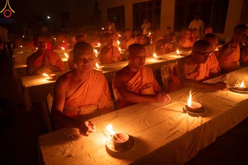 ภาพ No.141170:PhotoStory มหาศรัทธา ธรรมยาตราศรีลังกา EP.6 พิธีจุดวิสาขประทีป 6 วัด ถวายเป็น พุทธบูชา  โครงการสยาม-ลังกา ธรรมยาตรา  ฉลองเทศกาลวิสาขบูชาแห่งชาติ ศรีลังกา  บูชาธรรม 80 ปี หลวงพ่อธัมมชโย วันที่ 16 พฤษภาคม พ.ศ. 2567