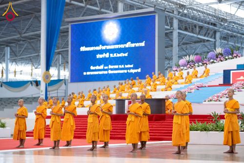 ภาพ No.237563:วันอาทิตย์ที่ 10 สิงหาคม พ.ศ.2568 พิธีมอบใบประกาศเกียรติคุณ โครงการสอบบาลี "ฉลองแชมป์" บูชาธรรม 80 ปี หลวงพ่อธัมมชโย ประจำปี 2568 และ พิธีมอบดวงแก้วสามเณรทรงบาลีไวยากรณ์ ณ สภาธรรมกายสากล วัดพระธรรมกาย ปทุมธานี