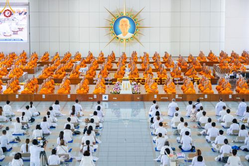 ภาพ No.143304:พิธีถวายภัตตาหารเพื่อเป็นกำลังแห่งการเข้าถึงธรรม ของพระภิกษุสามเณร วัดพระธรรมกาย วันเสาร์ที่ 6 กรกฏาคม พ.ศ. 2567 ณ หอฉันคุณยายอาจารย์ วัดพระธรรมกาย จ.ปทุมธานี