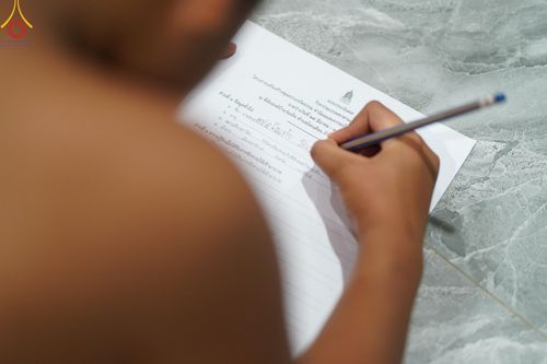 ภาพ No.61193:สามเณรออกบิณฑบาต และกิจกรรมอบรมสามเณร ในโครงการบรรพชาสามเณรฟื้นฟู พระพุทธศาสนาทั่วไทย ณ ศูนย์อบรมที่พักสงฆ์บ้านร่มเย็น จ.นราธิวาส วันที่ 2-15 เมษายน พ.ศ. 2567