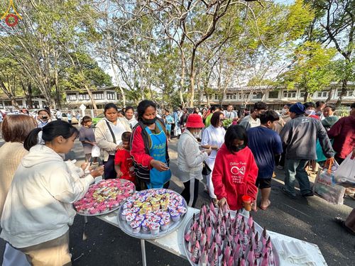 ภาพ No.193988:วัดพระธรรมกาย จัดงานวันเด็กแห่งชาติ ประจำปี พ.ศ.2568 ออกร้านอาหาร 200 ร้าน มอบของขวัญหลายหมื่นชิ้น วันที่ 12 มกราคม พ.ศ. 2568 วัดพระธรรมกาย อ.คลองหลวง จ.ปทุมธานี