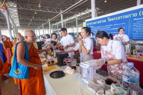 ภาพ No.59762:V.39 ทุ่มสุดใจ ธรรมชัย 80 ปี การเตรียมงาน การปฏิบัติงาน ของเจ้าหน้าที่หน่วยงานต่างๆ เพื่อพิธีฉลองอายุวัฒนมงคล 80 ปี หลวงพ่อธัมมชโย และรับถวายมหาสังฆทาน 10,000 กว่าวัดทั่วประเทศ ในวันคุ้มครองโลก จันทร์ที่ 22 เมษายน พ.ศ. 2567