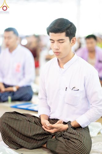 ภาพ No.143517:พิธีตักบาตร ข้าวสารอาหารแห้ง ณ บ้านแก้วเรือนทองคุณยายฯ และ พิธีบูชาข้าวพระ  ณ สภาธรรมกายสากล วัดพระธรรมกาย วันอาทิตย์ที่ 7 กรกฎาคม พ.ศ. 2567