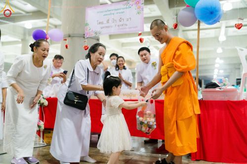 ภาพ No.122343:พิธีจุดประทีปถวายเป็นพุทธบูชา และบูชาธรรมมหาปูชนียาจารย์ พระมงคลเทพมุนี(สด จนฺทสโร) ในโครงการธรรมยาตรา กตัญญูบูชา มหาปูชนียาจารย์ พระมงคลเทพมุนี(สด จนฺทสโร) พระผู้ปราบมาร อนุสรณ์สถาน 7 แห่ง ปีที่ 12 วันที่ 31 มกราคม พ.ศ. 2567 ณ วัดพระธรรมกาย จ.ปทุมธานี (