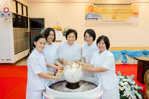 ภาพ No.221498:วันอาทิตย์ที่ 27 เมษายน พ.ศ. 2568 พิธีเจริญพระพุทธมนต์สมโภชดวงแก้วธรรมชัย เนื่องในโอกาสบูชาธรรม 81 ปีหลวงพ่อธัมมชโย อัญเชิญประดิษฐานเนื่องในโอกาสสถาปนาวัดพระธรรมกายไอซ์แลนด์ ณ อาคารปลูกศรัทธา 1 วัดพระธรรมกาย อำเภอคลองหลวง จังหวัดปทุมธานี