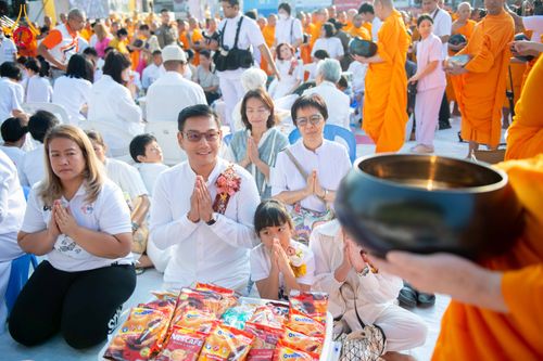 ภาพ No.312829:วันอาทิตย์ที่ 8 มีนาคม พ.ศ.2569 ทำบุญเมืองนครราชสีมา 558 ปี ตักบาตรพระ 10,000 รูป (ภาพชุดที่ 2)