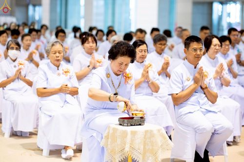 ภาพ No.233891:วันเสาร์ที่ 19 กรกฎาคม พ.ศ.2568 วันมหารำลึก ครั้งที่ 35 พิธีรำลึกถึงนักสร้างบารมี , พิธีสวดพระพุทธมนต์ , พิธีทอดผ้าบังสกุลและถวายไทยธรรม วัดพระธรรมกาย
