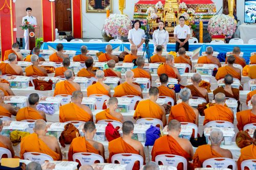 ภาพ No.234504:วันพฤหัสบดีที่ 24 กรกฎาคม พ.ศ. 2568 พิธีถวายสังฆทานแก่คณะสงฆ์ 323 วัด , พิธีมอบกองทุนหนุนแรงใจช่วยครูใต้ , พิธีทำบุญส่วนกุศลแด่ผู้วายชนม์ ในเหตุการณ์ความไม่สงบ 4 จังหวัด ชายแดนภาคใต้ (ปัตตานี , ยะลา , นราธิวาส , สงขลา) ปีที่ 21 ครั้งที่ 179 ณ วัดเวฬุวัน 