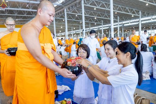 ภาพ No.240521:วันพุธที่ 27 สิงหาคม พ.ศ. 2568 พิธีตักบาตร ในวันธรรมชัย ณ วัดพระธรรมกาย จ.ปทุมธานี