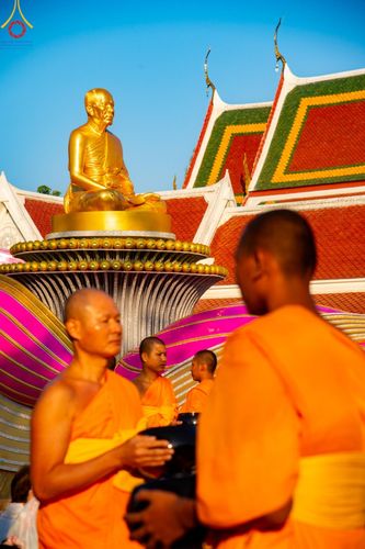 ภาพ No.197761:พิธีตักบาตรพระธรรมยาตรา ณ อนุสรณ์สถานลำดับที่ 4 สถานที่เกิดด้วยกายธรรม วัดโบสถ์(บน) ต.บางคูเวียง จ.นนทบุรี ในโครงการธรรมยาตรา กตัญญูบูชา มหาปูชนียาจารย์ พระมงคลเทพมุนี(สด จนฺทสโร) พระผู้ปราบมาร อนุสรณ์สถาน 7 แห่ง ปีที่ 13 วันที่ 19 มกราคม พ.ศ. 2568