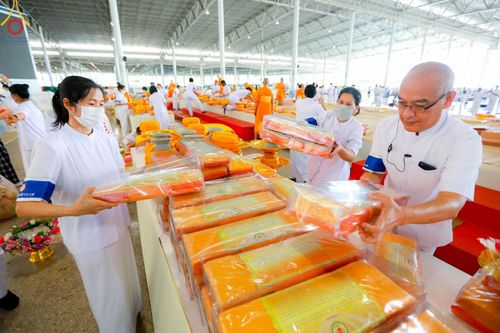 ภาพ No.131713:พิธีร่วมบุญบรรพชาสามเณร 5,000 รูป ณ บ้านแก้วเรือนทองคุณยาย สภาธรรมกายสากล วัดพระธรรมกาย วันเสาร์ที่ 23 มีนาคม พ.ศ. 2567