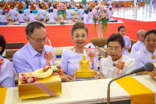 ภาพ No.60067:พิธีเจริญพระพุทธมนต์ "ฉลองอายุวัฒนมงคล 80 ปี หลวงพ่อธัมมชโย" พิธีถวายไทยธรรม คณะสงฆ์ 10,000 กว่าวัดทั่วประเทศ ในวันคุ้มครองโลก วันจันทร์ที่ 22 เมษายน พ.ศ. 2567 ณ สภาธรรมกายสากล วัดพระธรรมกาย จ.ปทุมธานี