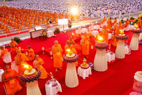ภาพ No.122097:พิธีจุดประทีปถวายเป็นพุทธบูชา และบูชาธรรมมหาปูชนียาจารย์ พระมงคลเทพมุนี(สด จนฺทสโร) ในโครงการธรรมยาตรา กตัญญูบูชา มหาปูชนียาจารย์ พระมงคลเทพมุนี(สด จนฺทสโร) พระผู้ปราบมาร อนุสรณ์สถาน 7 แห่ง ปีที่ 12 วันที่ 31 มกราคม พ.ศ. 2567 ณ วัดพระธรรมกาย จ.ปทุมธานี