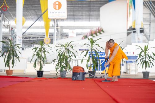 ภาพ No.60645:V.38 ทุ่มพลังเพื่อพ่อครบ 80 ปี ภาพการเตรียมงานของหน่วยงานต่างๆ เพื่อพิธีฉลองอายุวัฒนมงคล 80 ปี หลวงพ่อธัมมชโย และรับถวายมหาสังฆทาน 10,000 กว่าวัดทั่วประเทศ ในวันคุ้มครองโลก วันจันทร์ที่ 22 เมษายน พ.ศ. 2567