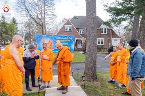 ภาพ No.62501:คณะศิษยานุศิษย์รวมใจสถาปนาและสมโภช ธรรมจักร เพื่ออัญเชิญประดิษฐาน ณ ยอดอุโบสถ 80 ปี หลวงพ่อธัมมชโย วัดพระธรรมกายนิวเจอร์ซี ประเทศสหรัฐอเมริกา  วันอาทิตย์ที่ 7 เมษายน พ.ศ. 2567
