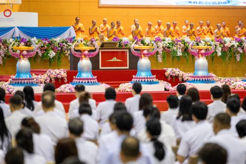 ภาพ No.150027:พิธีตักบาตร , พิธีปฎิบัติธรรม , พิธีถวายภัตตาหารเมนูสวรรค์ ในพรรษาแห่งการเข้าถึงธรรม วันธรรมชัย วันอังคารที่ 27 สิงหาคม พ.ศ.2567 ณ สภาธรรมกายสากล วัดพระธรรมกาย