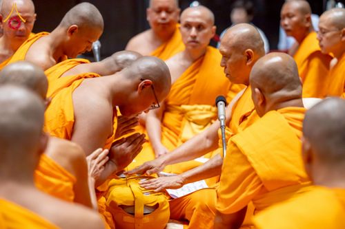 ภาพ No.244906:วันเสาร์ที่ 6 กันยายน พ.ศ. 2568 พิธีถวายบาตร บรรพชา อุปสมบทของนาคธรรมทายาท โครงการอุปสมบทหมู่บูชาธรรมครบรอบ 108 ปี  วันครูผู้ค้นพบวิชชาธรรมกาย ณ โบสถ์พระไตรปิฎก วัดพระธรรมกาย