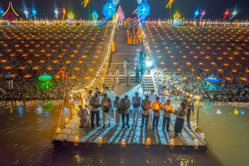 ภาพ No.266224:วันพุธที่ 5 พฤศจิกายน พ.ศ. 2568 (วันพระ ขึ้น 15 ค่ำ เดือน 12) พิธีจุดประทีปโคมลาน, โคมลอย และลอยกระทง ถวายประทีปเป็นพุทธบูชา สร้างความสว่างไสวให้กับแผ่นดินด้วยแสงธรรม ณ พุทธอุทยานนานาชาติ จังหวัดหนองคาย