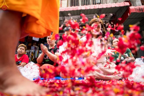 ภาพ No.128320:พิธีอัญเชิญพระบรมสารีริกธาตุ " ใจกลางเมืองนครหาดใหญ่ " เพื่อประดิษฐาน ณ มหารัตนเจดีย์สิริปทุมสวรรค์ (เจดีย์อริยพุทธะ 5 พระองค์) ศูนย์ปฏิบัติธรรมภาคใต้ อ.บางกล่ำ จ.สงขลา  วันที่ 9 มีนาคม พ.ศ.2567 (ชุดที่ 1)