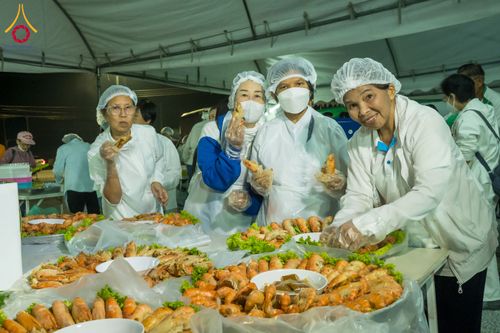 ภาพ No.290719:วันที่ 9 มกราคม พ.ศ. 2569 พิธีถวายภัตตาหารเป็นสังฆทาน แด่พระธรรมยาตรา ณ อนุสรณ์สถานคลองบางนางแท่น อ.สามพราน จ.นครปฐม ในโครงการธรรมยาตรา กตัญญูบูชา มหาปูชนียาจารย์ พระมงคลเทพมุนี(สด จนฺทสโร) พระผู้ปราบมาร อนุสรณ์สถาน 7 แห่ง ปีที่ 14