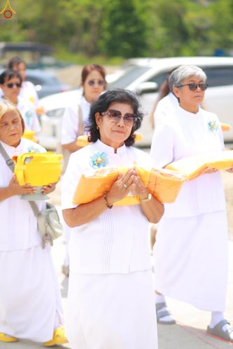 ภาพ No.320133:วันเสาร์ที่ 4 เมษายน 2569 พิธีตัดปอยผม ขอขมาผู้ปกครอง  มอบบาตร-ผ้าไตร และพิธีบรรพชาสามเณร 87 รูป  ณ ศูนย์ปฏิบัติธรรมระยอง(บ้านช่องลม)  ต.บางบุตร อ.บ้านค่าย จ.ระยอง