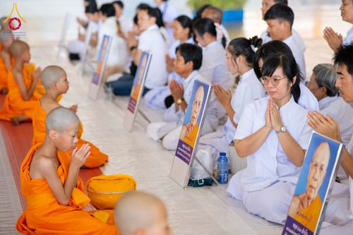 ภาพ No.319620:วันเสาร์ที่ 4 เมษายน พ.ศ.2569 พิธีขอขมา มอบผ้าไตร และถวายบาตรแด่นาคธรรมทายาท ในโครงการบรรพชาสามเณรฟื้นฟูพระพุทธศาสนาทั่วไทย โครงการหน่อแก้วเปรียญธรรม รุ่นที่ 14 โครงการสามเณรยุวธรรมทายาท รุ่นที่ 34 โครงการสามเณรมัชฌิมธรรมทายาท รุ่นที่ 30 ณ สภาธรรมกายสากล