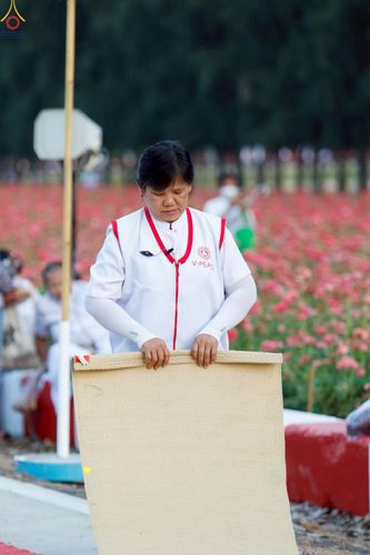 ภาพ No.296094:ภาพเบื้องหลังอาสาสมัครรวมใจ ชุดที่ 1 ในโครงการธรรมยาตรา กตัญญูบูชา มหาปูชนียาจารย์ พระมงคลเทพมุนี(สด จนฺทสโร) พระผู้ปราบมาร อนุสรณ์สถาน 7 แห่ง ปีที่ 14