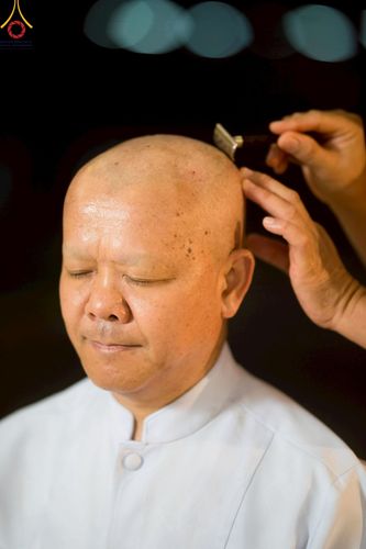 ภาพ No.223282:วันที่ 2 -10 พฤษภาคม พ.ศ. 2568 พิธีตัดปอยผม ปลงผม พิธีขอขมาลาอุปสมบทอุทิศชีวิต ของอุบาสก พิสิทธิ์ หมื่นแกล้ว  ณ วัดพระธรรมกาย