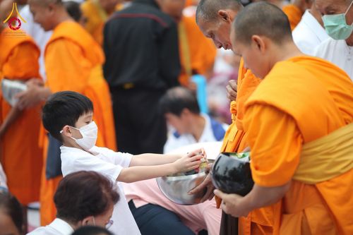 ภาพ No.210410:วันอาทิตย์ที่ 9 มีนาคม พ.ศ. 2568 พ่อเมืองโคราชจัดตักบาตรพระหมื่น ทำบุญเมือง 557 ปี