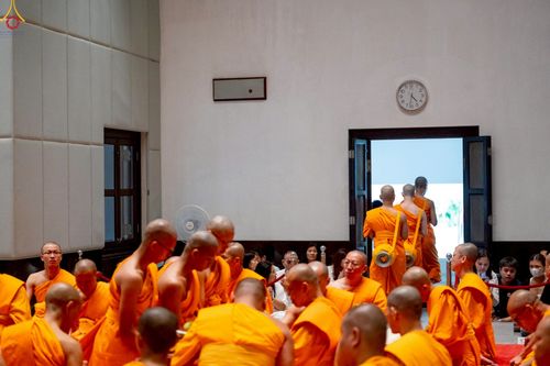 ภาพ No.229282:วันเสาร์ที่ 14 มิถุนายน พ.ศ. 2568 พิธีบรรพชา , พิธีถวายบาตร , พิธีอุปสมบท ในโครงการบรรพชาอุปสมบทหมู่ ผู้บริหารรุ่นที่ 15 และ อุดมศึกษา รุ่นที่ 52 ณ โบสถ์พระไตรปิฎก วัดพระธรรมกาย