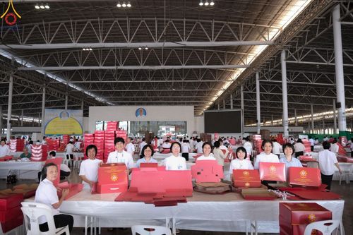 ภาพ No.211007:วันที่ 15 มีนาคม พ.ศ. 2568  บุญบรรจุกล่องไทยธรรม เพื่อถวายแด่พระสังฆาธิการ 40,000 กว่าวัดทั่วไทย ในวันคุ้มครองโลก 22 เมษายน พ.ศ. 2568