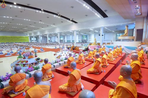 ภาพ No.243737:วันอาทิตย์ที่ 7 กันยายน พ.ศ. 2568 พิธีบูชาครูผู้ค้นพบวิชชาธรรมกาย , พิธีบูชาข้าวพระ ณ สภาธรรมกายสากล วัดพระธรรมกาย