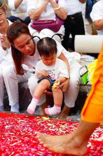 ภาพ No.128330:พิธีอัญเชิญพระบรมสารีริกธาตุ " ใจกลางเมืองนครหาดใหญ่ " เพื่อประดิษฐาน ณ มหารัตนเจดีย์สิริปทุมสวรรค์ (เจดีย์อริยพุทธะ 5 พระองค์) ศูนย์ปฏิบัติธรรมภาคใต้ อ.บางกล่ำ จ.สงขลา  วันที่ 9 มีนาคม พ.ศ.2567 (ชุดที่ 1)