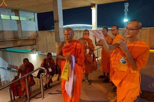 ภาพ No.225189:วันที่ 20 - 27 เมษายน พ.ศ. 2568 "ภาพแห่งความปลื้มที่ไม่มีวันจบ" คณะสงฆ์สามเณร เจ้าหน้าที่ และสาธุชน ร่วมแรงร่วมใจกันเตรียมงานและเก็บงาน เพื่อวันคุ้มครองโลก พิธีถวายมหาสังฆทานคณะสงฆ์ 40,000 กว่าวัดทั่วประเทศ