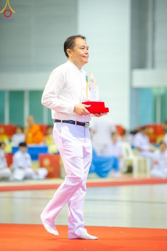 ภาพ No.147186:พิธีมุทิตาสักการะพระภิกษุ ผู้สอบได้เปรียญธรรม 9 ประโยคระดับโลกปีที่ 36, พิธีมอบโล่เกียรติยศและทุนการศึกษา สำนักเรียนบาลีดีเด่นทั่วประเทศ, พิธีถวายมหาสังฆทานคณะสงฆ์ 2,000 กว่าวัด ทั่วประเทศ ปีที่ 24, พิธีถวายไทยธรรมคณะสงฆ์ 323 วัด 4 จังหวัดชายแดนภาคใต้