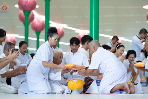 ภาพ No.156797:พิธีบรรพชาอุปสมบท ธรรมทายาท โครงการอุปสมบทหมู่บูชาธรรมครบรอบ 107 ปี วันครูผู้ค้นพบวิชชาธรรมกาย ณ โบสถ์พระไตรปิฏก วัดพระธรรมกาย วันเสาร์ที่ 14 กันยายน พ.ศ. 2567