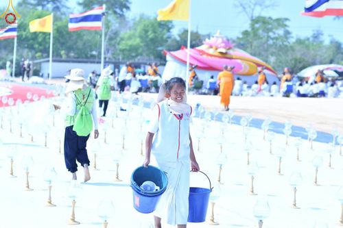 ภาพ No.130137:V.34 เพื่อธรรมเพื่อบางกล่ำ การรับบุญของเจ้าหน้าที่หน่วยงานต่างๆ  เพื่องานธรรมยาตราอัญเชิญพระบรมสารีริกธาตุ ประดิษฐาน ณ มหารัตนเจดีย์สิริปทุมสวรรค์ (เจดีย์อริยพุทธะ 5 พระองค์) ณ ศูนย์ปฏิบัติธรรมภาคใต้ อ.บางกล่ำ จ.สงขลา ระหว่างวันที่ 9-10 มีนาคม พ.ศ. 2567