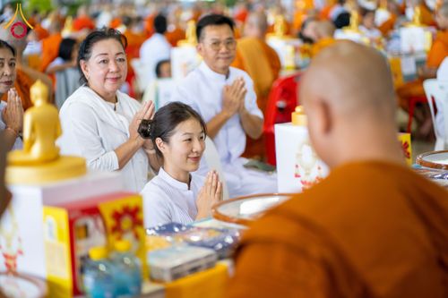 ภาพ No.60077:พิธีเจริญพระพุทธมนต์ "ฉลองอายุวัฒนมงคล 80 ปี หลวงพ่อธัมมชโย" พิธีถวายไทยธรรม คณะสงฆ์ 10,000 กว่าวัดทั่วประเทศ ในวันคุ้มครองโลก วันจันทร์ที่ 22 เมษายน พ.ศ. 2567 ณ สภาธรรมกายสากล วัดพระธรรมกาย จ.ปทุมธานี