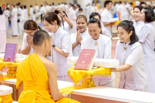 ภาพ No.228452:วันอาทิตย์ที่ 8 มิถุนายน พ.ศ. 2568 พิธีถวายทุนสนับสนุนพระไตรปิฎกฉบับธรรมชัย และอนุรักษ์คัมภีร์โบราณ ณ ห้องแก้วสารพัดนึก 2 วัดพระธรรมกาย