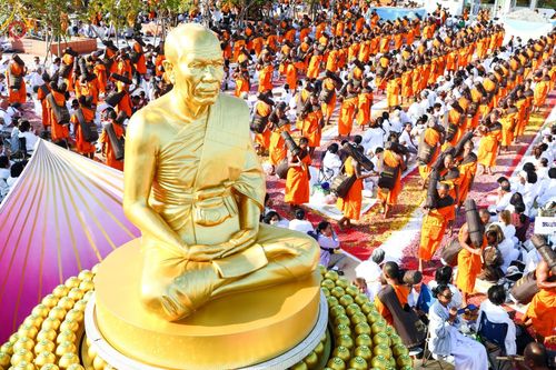ภาพ No.193391:พิธีต้อนรับพระธรรมยาตรา ณ อนุสรณ์สถาน สถานที่เกิดในเพศสมณะ วัดสองพี่น้อง อำเภอสองพี่น้อง จังหวัดสุพรรณบุรี ในโครงการธรรมยาตรา กตัญญูบูชา มหาปูชนียาจารย์ พระมงคลเทพมุนี(สด จนฺทสโร) พระผู้ปราบมาร อนุสรณ์สถาน 7 แห่ง ปีที่ 13 วันที่ 11 มกราคม พ.ศ. 2568